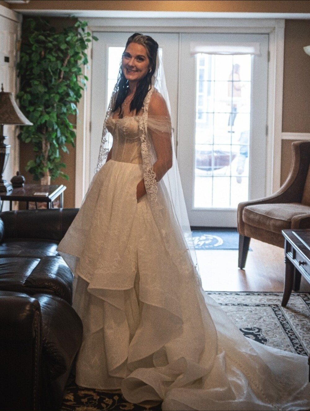 Evie Young Holli Size 10 Wedding Dress - Picture 4 of 4